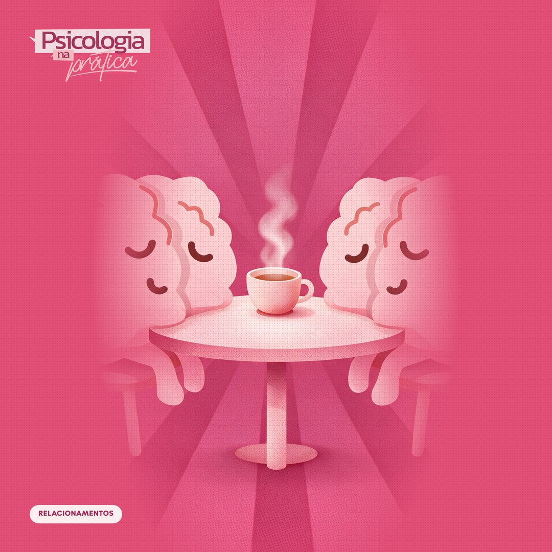 Mascote cérebro do podcast Psicologia na Prática sentado à mesa com outro cérebro, uma xícara entre os dois e as guardas baixas
